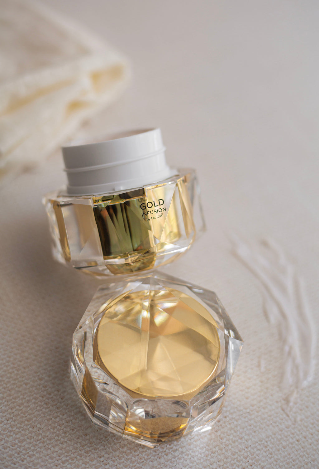 Gold Peptide Moisturizer with Niacinamide and Ceramide