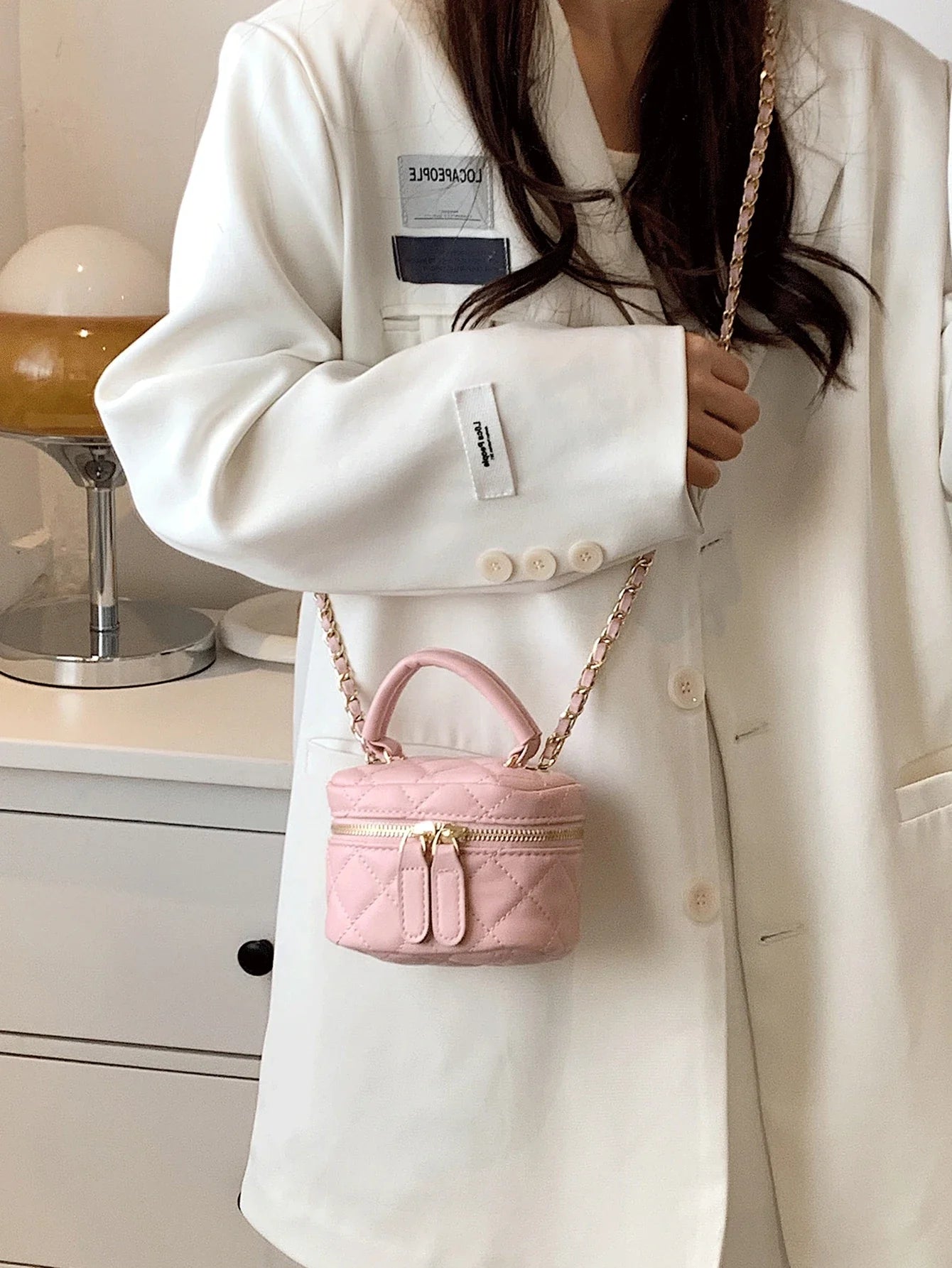 Diamond-Quilted Leather Bucket Bag | Gold Chain Shoulder Strap & Golden Zipper Details (Multi-Color Ripped Edge Vintage Style)