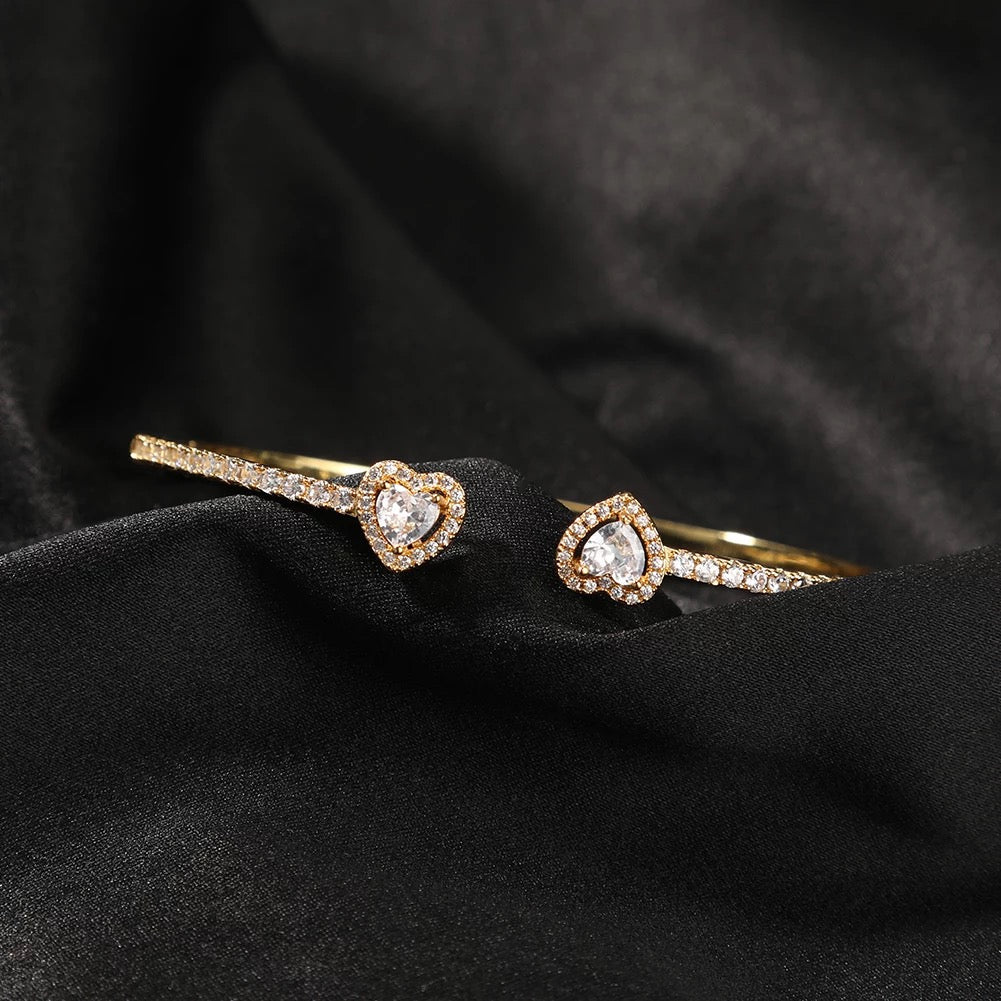 Dreamy Heart Charm Bangle